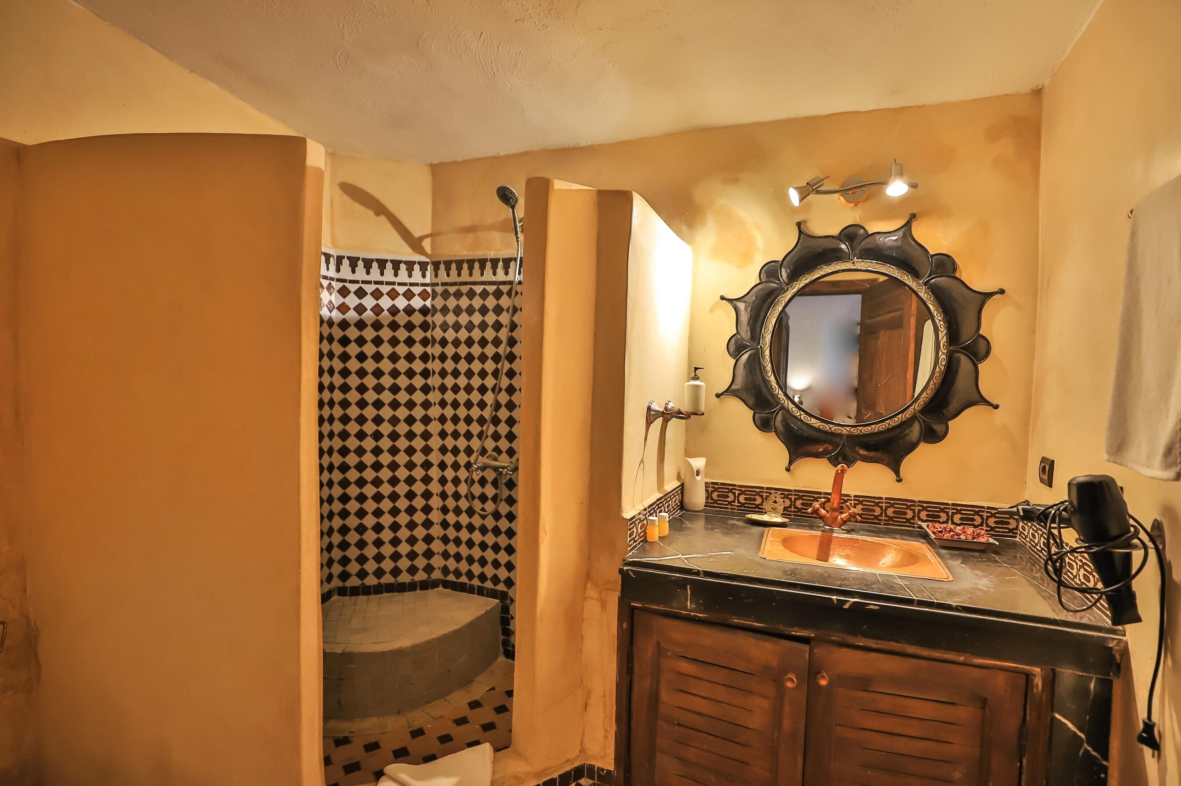 room (volubilis) | bathroom | free toiletries, hair dryer, bathrobes, towels