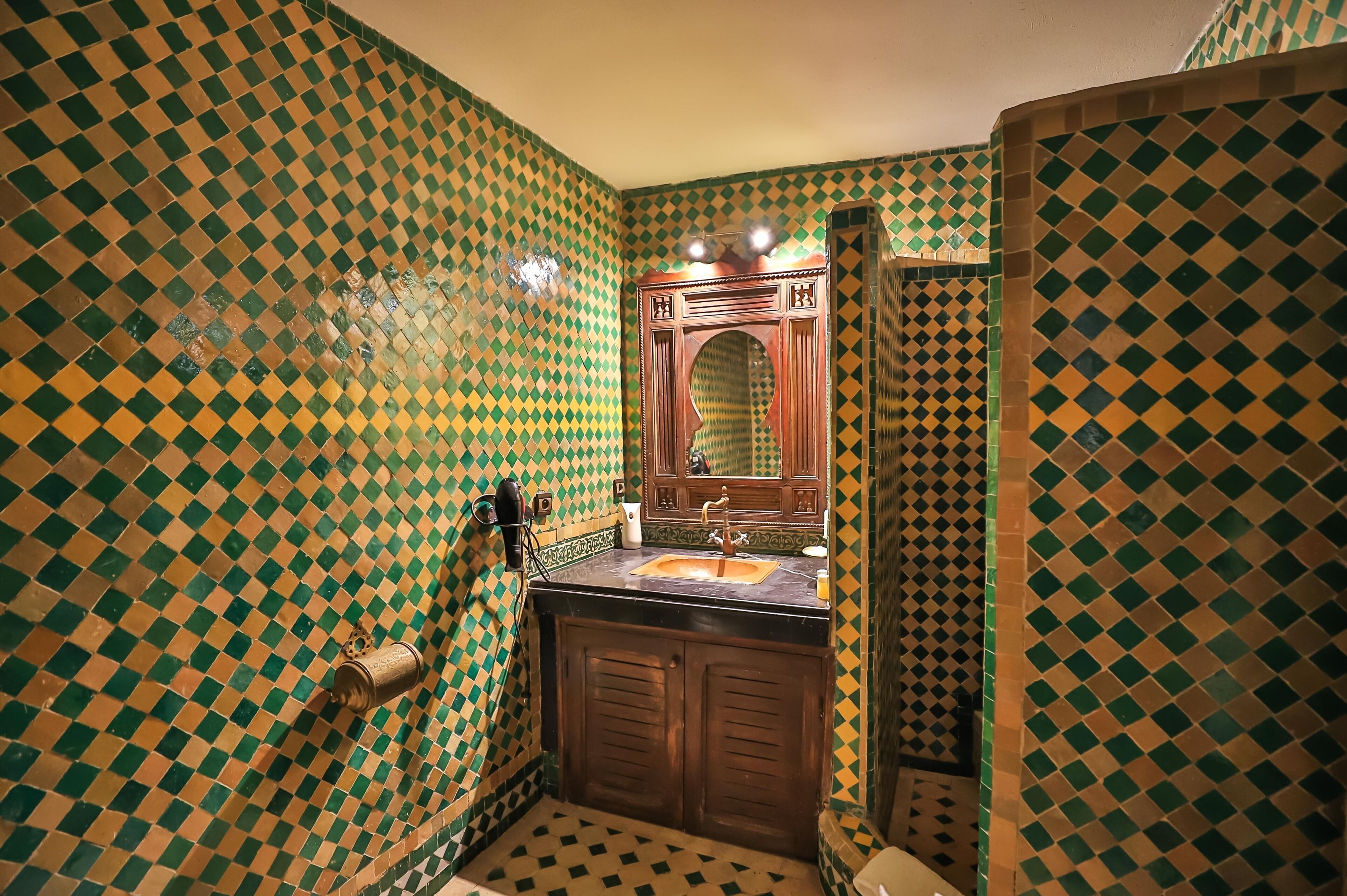 room (mogador) | bathroom | free toiletries, hair dryer, bathrobes, towels