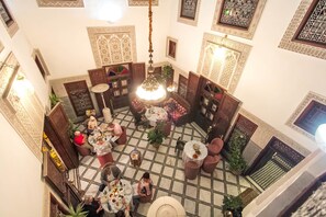 12 restaurantes: opção de café da manhã, almoço e jantar