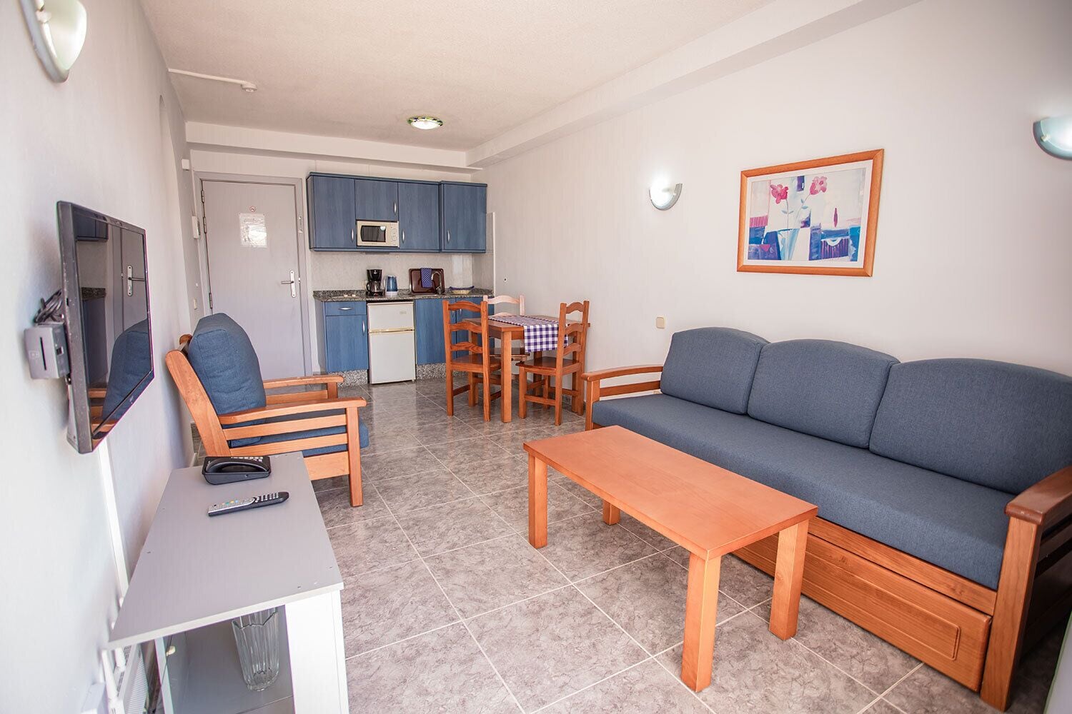 Caja fuerte, cortinas opacas, wifi gratis y ropa de cama