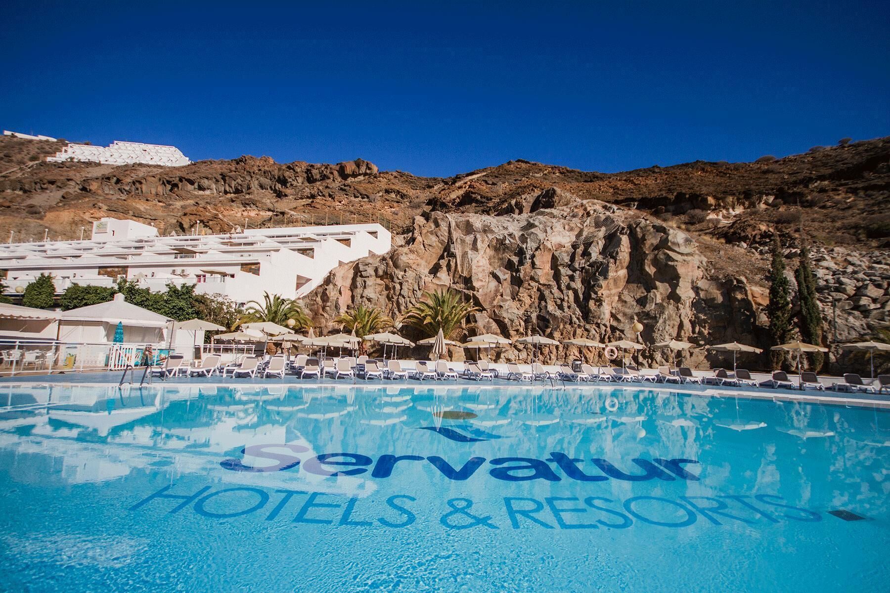 2 piscinas al aire libre, tumbonas