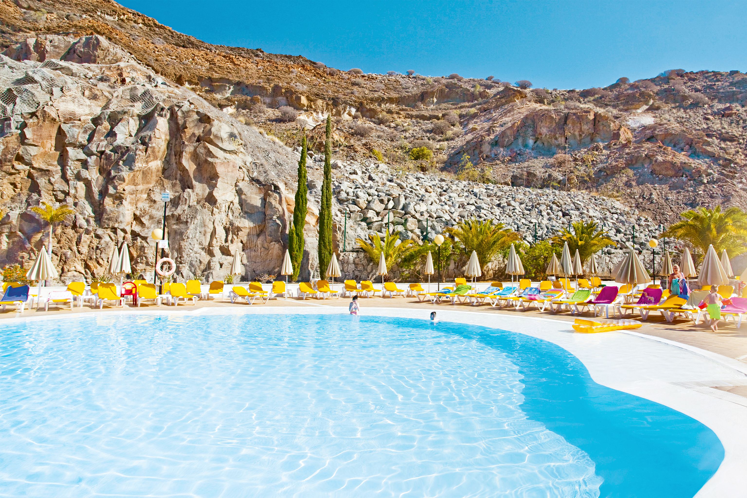 2 piscinas al aire libre, tumbonas