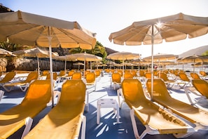2 outdoor pools, sun loungers