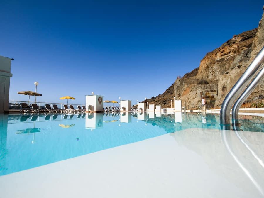 2 outdoor pools, sun loungers