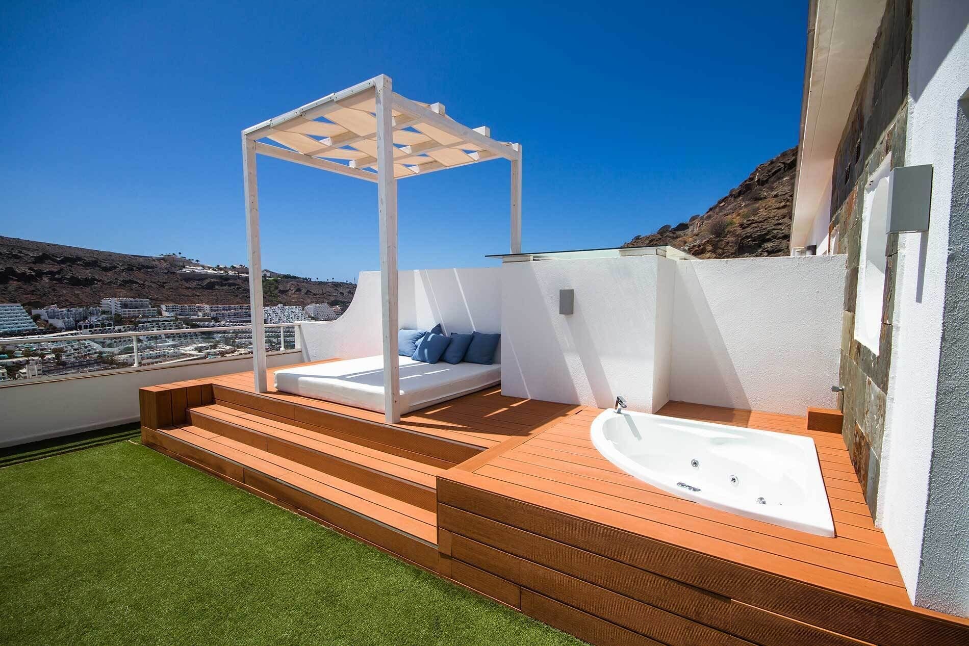 1 slaapkamer, donzen dekbedden, een kluis op de kamer