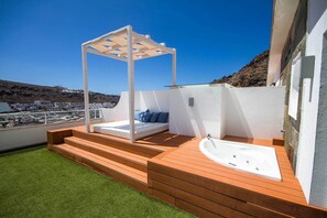 1 dormitorio, edredones de plumas, caja fuerte y cortinas opacas