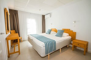 1 bedroom, down duvets, in-room safe, blackout curtains