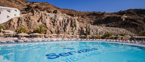 2 udendørs pools, liggestole