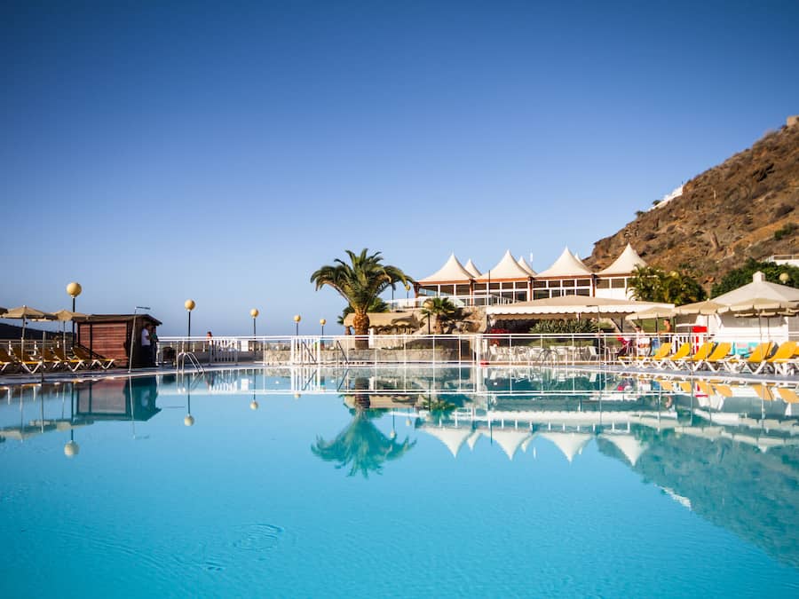 2 piscinas al aire libre, sillones reclinables de piscina