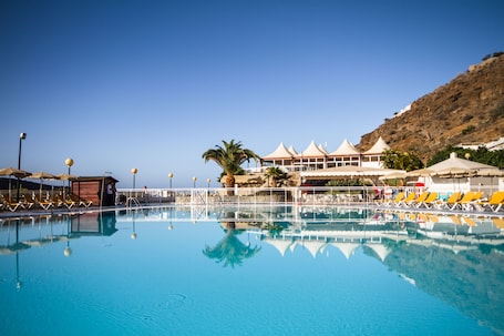 2 outdoor pools, sun loungers