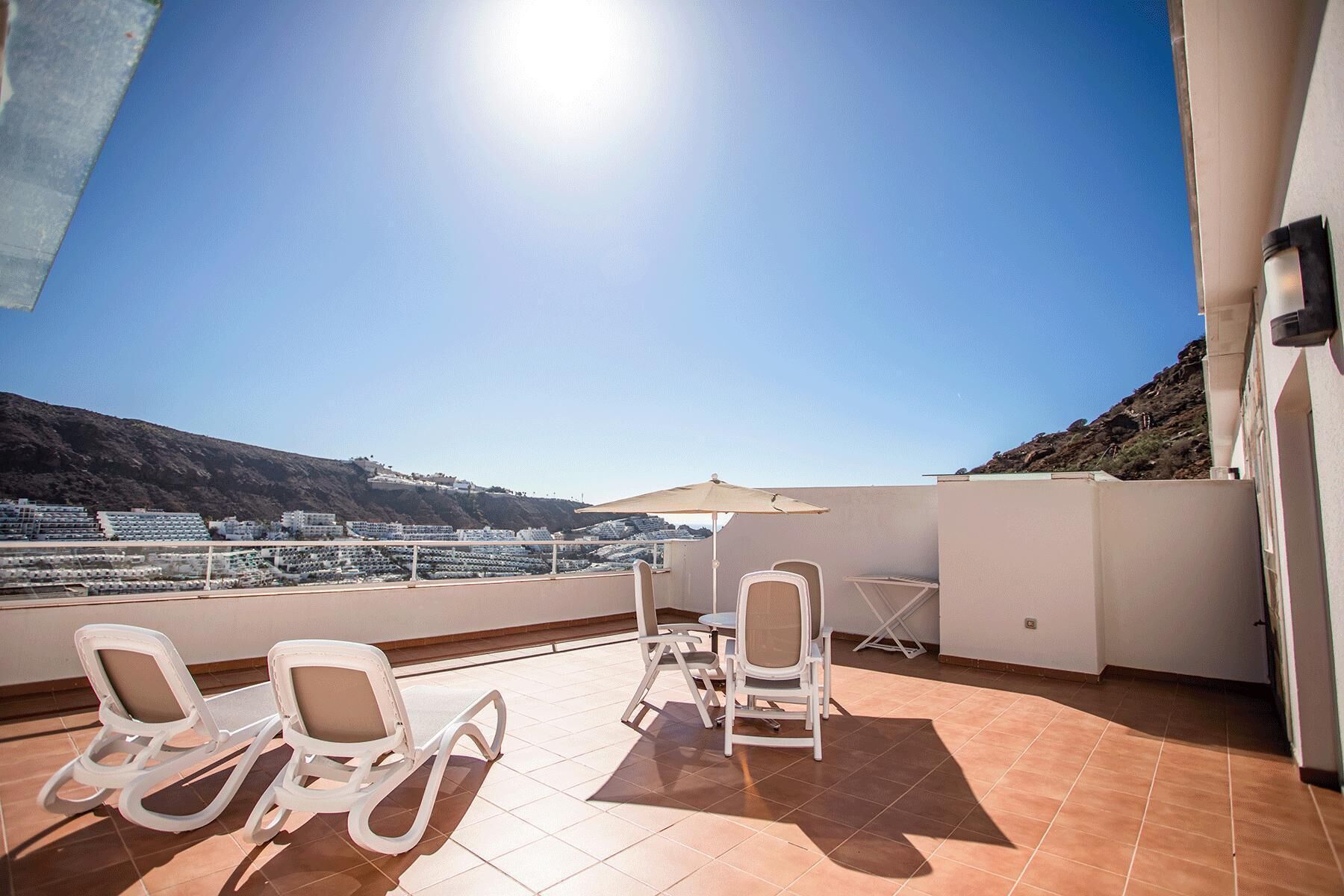 1 غرفة نوم وألحفة محشوة بالريش وخزنة داخل الغرفة وستائر تعتيم