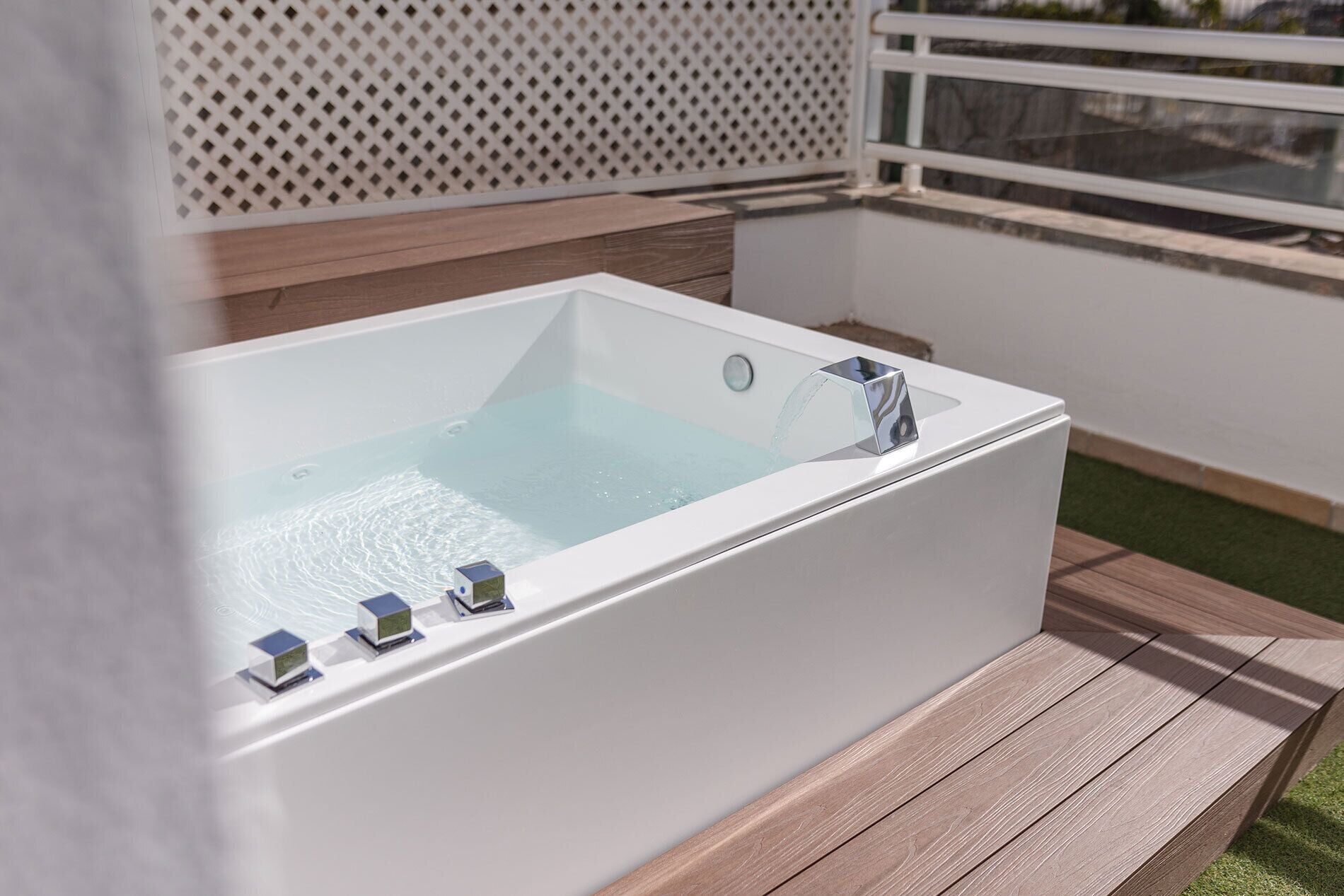 Private spa tub