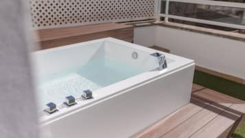 Private spa tub