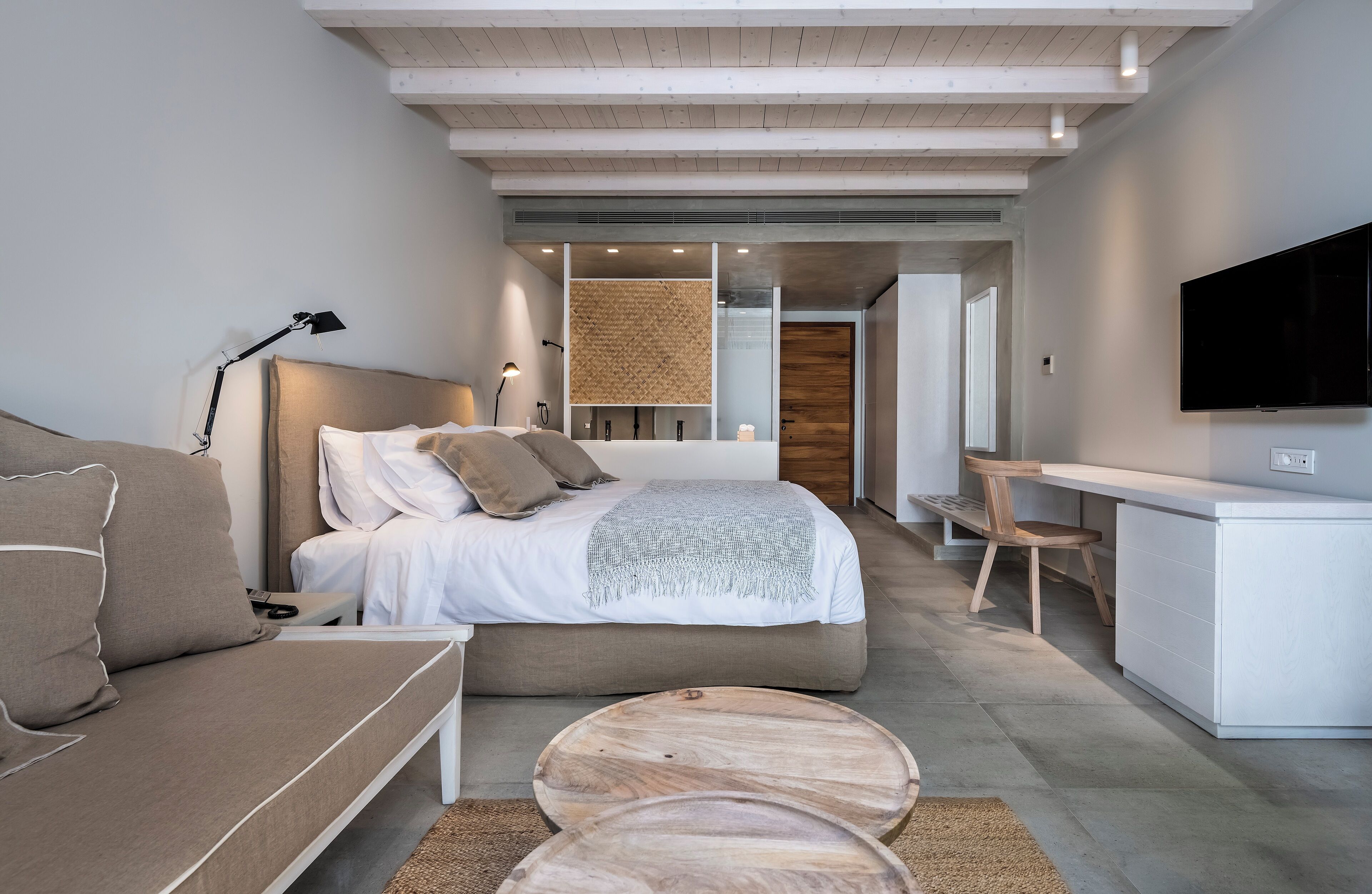 Suite Junior (1st  floor) | Literie de qualité supérieure, coffres-forts dans les chambres, bureau