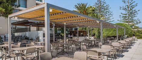 Poolside bar