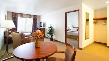 Suite, 1 King Bed with Sofa bed, Corner (Wet Bar)