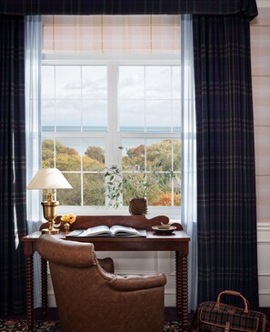 客房, 1 張特大雙人床, 湖景 | 埃及棉床單、高級寢具、舒適加層、獨特裝潢