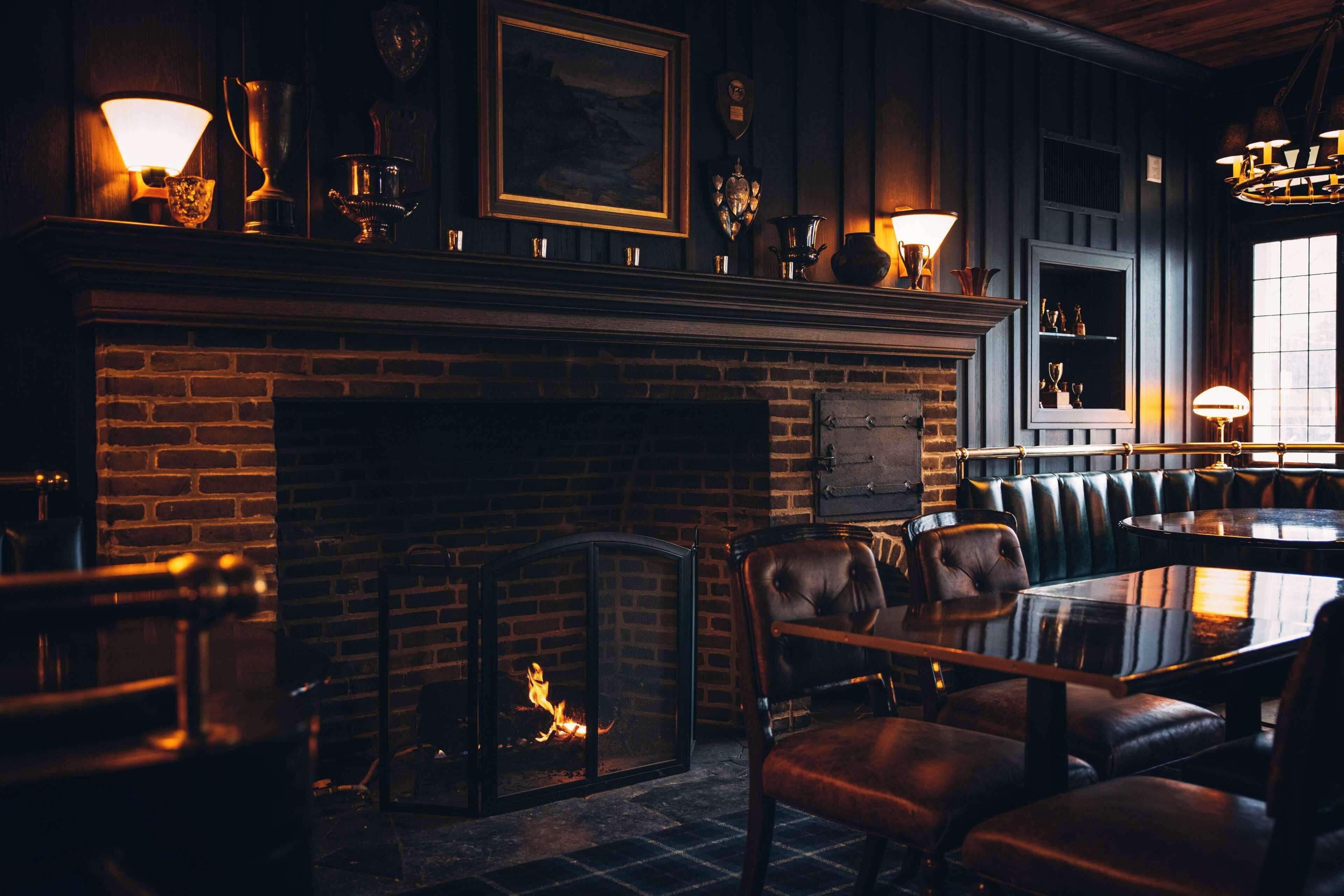 Bar (trong khuôn viên)