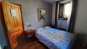 Habitaci ó doble | Cobrellits, wifi gratuïta i roba de llit 