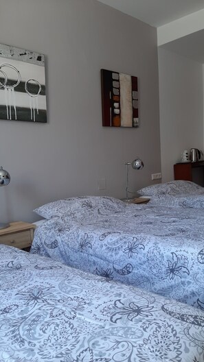 Triple Room | Down comforters, free WiFi, bed sheets - Hotel Ronda (Ronda)