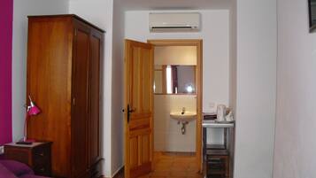 Habitació estàndard, 2 llits dobles | Cobrellits, wifi gratuïta i roba de llit