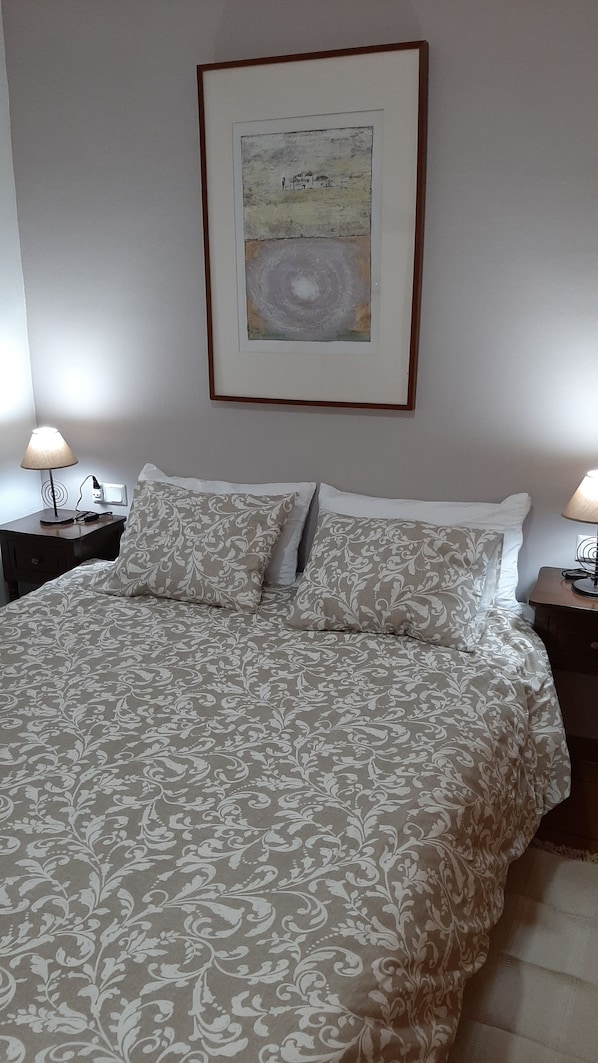 Down duvets, free WiFi, bed sheets