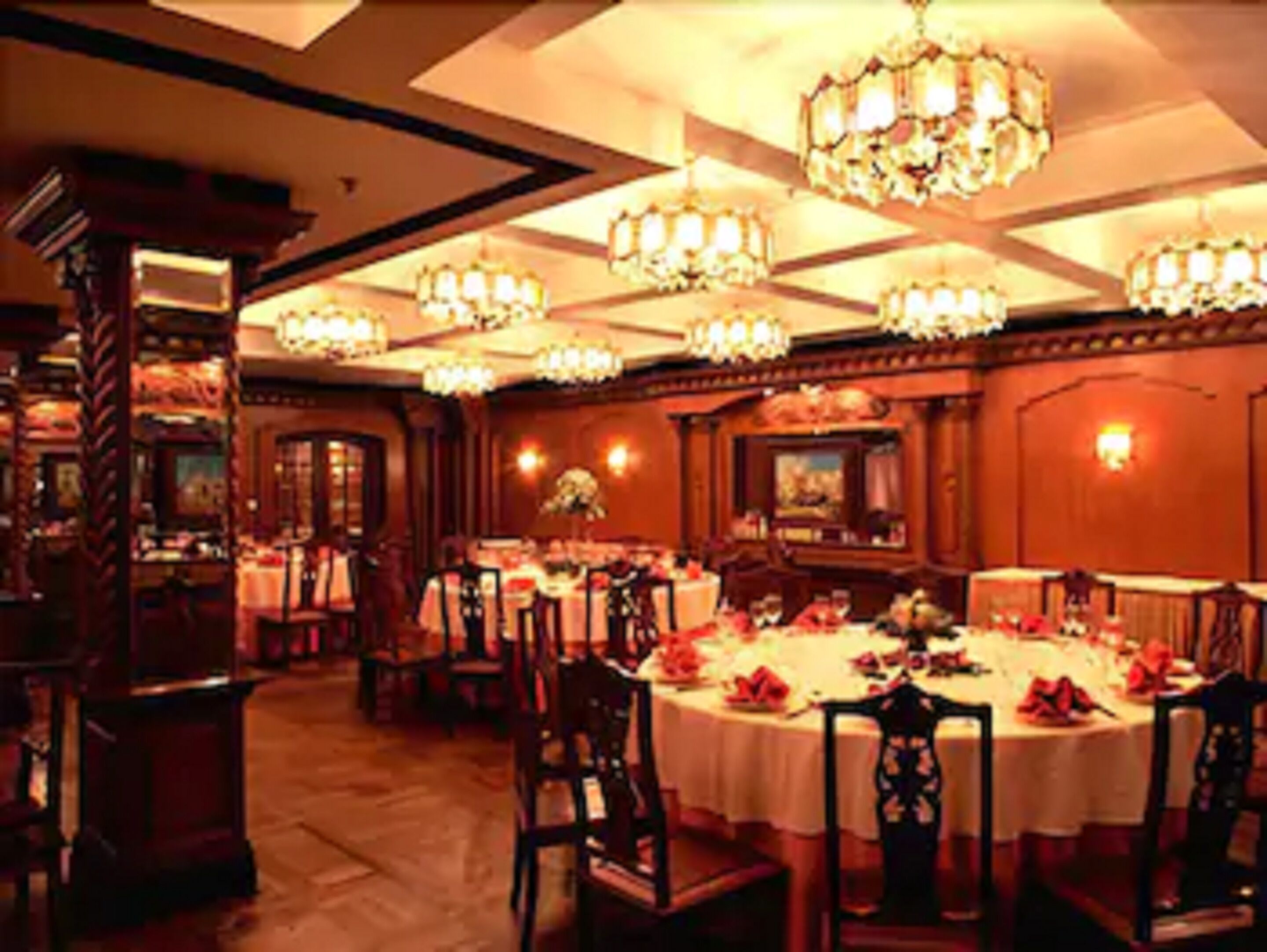 2 restaurants, breakfast served