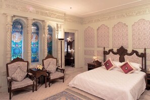 Minibar, in-room safe, desk, free cribs/infant beds - Jin Jiang Jing An Hotel (Shanghai)