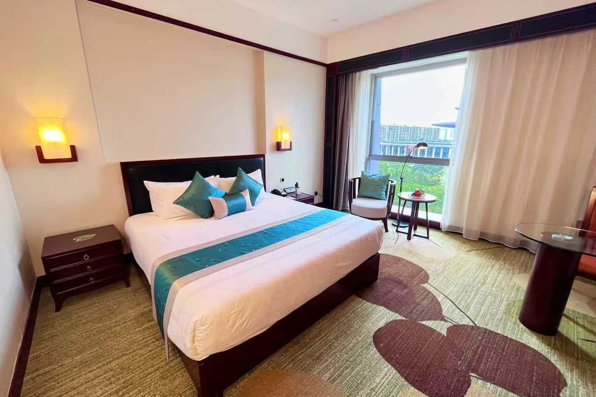 Minibar, in-room safe, desk, blackout curtains