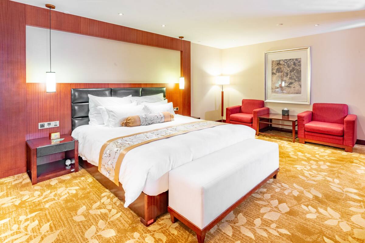 Minibar, in-room safe, desk, blackout curtains