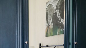 A hotel room with a bed, pillows, a nightstand, and a painting on the wall. - Boutique-Hotel REMORINO (Minusio)
