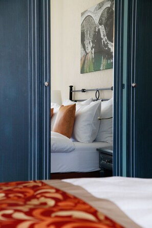 Hypo-allergenic bedding, down duvets, minibar, in-room safe - Boutique-Hotel REMORINO (Minusio)