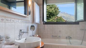 Superior Double Room | Bathroom