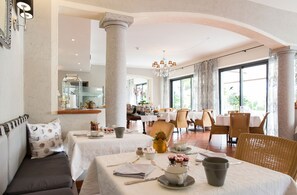 Free buffet breakfast  - Boutique-Hotel REMORINO (Minusio)