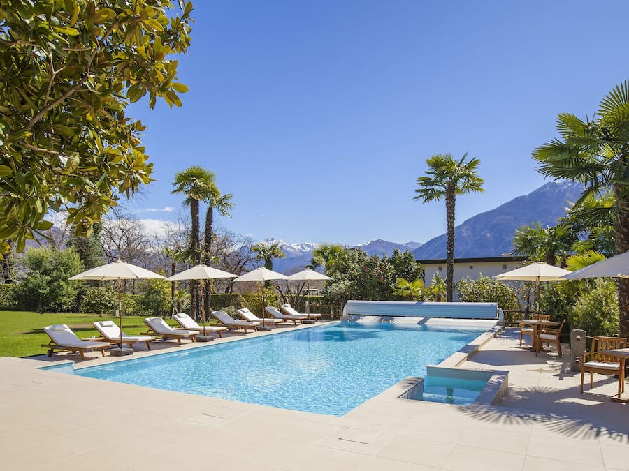 Piscine extérieure (ouverte en saison), parasols de plage