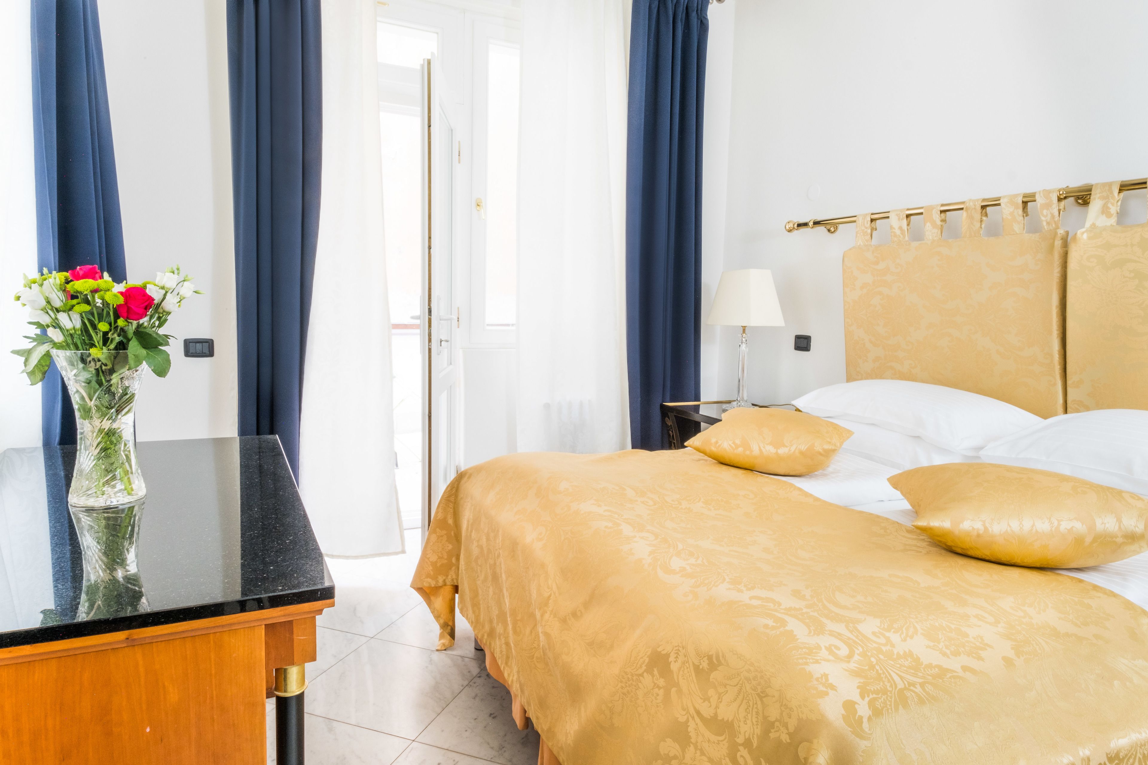 family room | 1 bedroom, in-room safe, desk, soundproofing