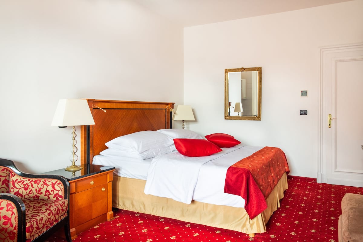 In-room safe, desk, soundproofing, iron/ironing board (on request)