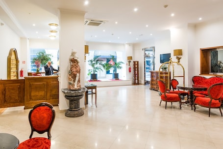 Lobby sitting area. Hotel Leon D´Oro