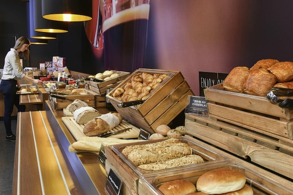 Daily buffet breakfast (EUR 17 per person)