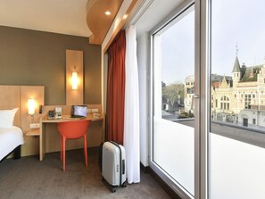 Desk, soundproofing, iron/ironing board, free WiFi - ibis Kortrijk Centrum (Kortrijk)