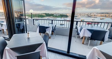 Café da manhã e jantar