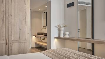 Superior Double or Twin Room | In-room safe, desk, blackout curtains, soundproofing