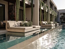 Swim up Pool Suite | Caja fuerte, escritorio, cortinas opacas y sistema de insonorización