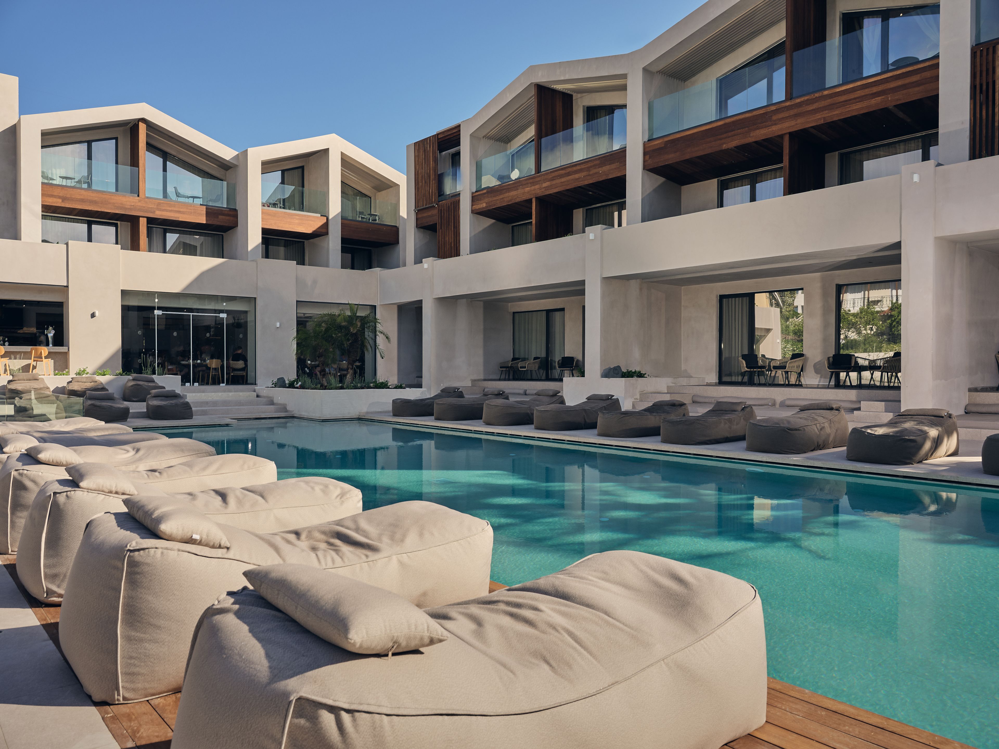 3 outdoor pools, pool umbrellas, pool loungers