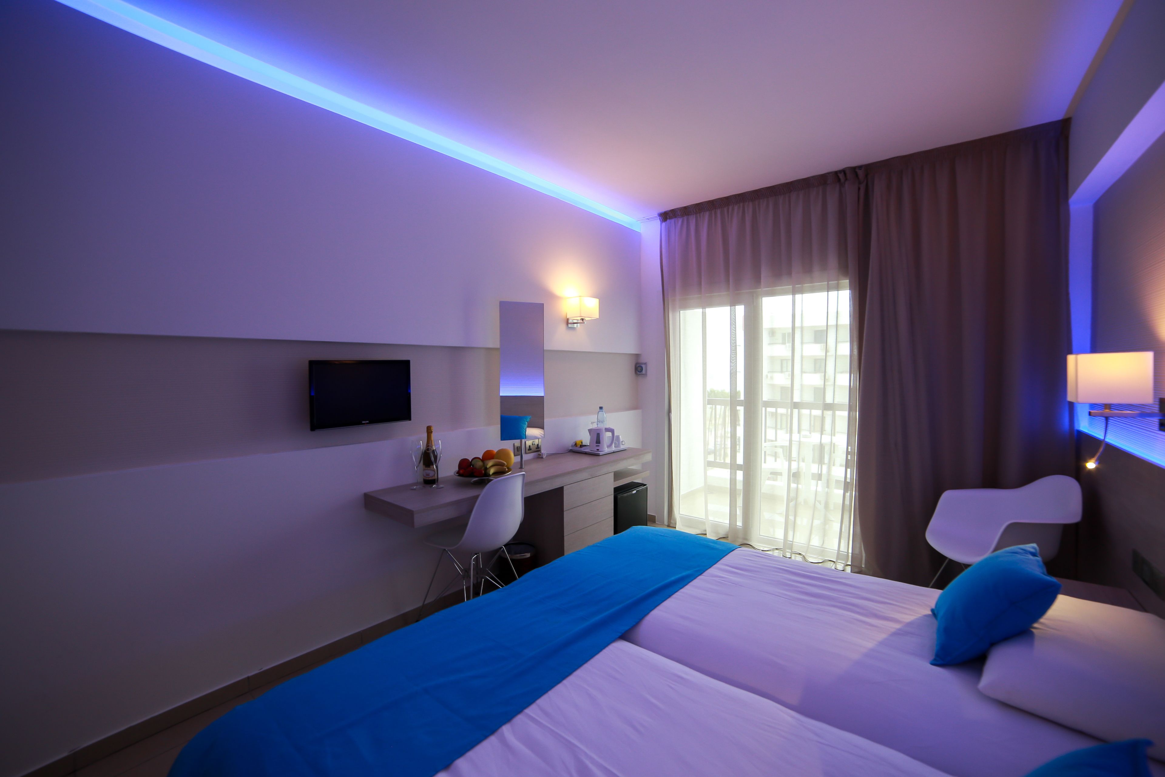 triple room, partial sea view | in-room safe, desk, soundproofing, iron/ironing board