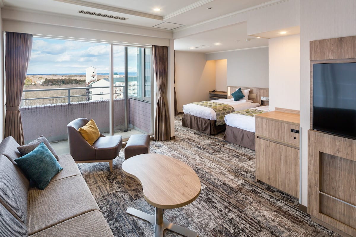 Deluxe Suite, Non Smoking, Corner (Main Tower) | 1 bedroom, in-room safe, desk, soundproofing