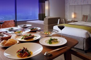 Junior Suite with Mountain View - In-Room French Dinner and Breakfast Included | In-room safe, desk, soundproofing, free WiFi - Hotel Epinard Nasu (Nasu)