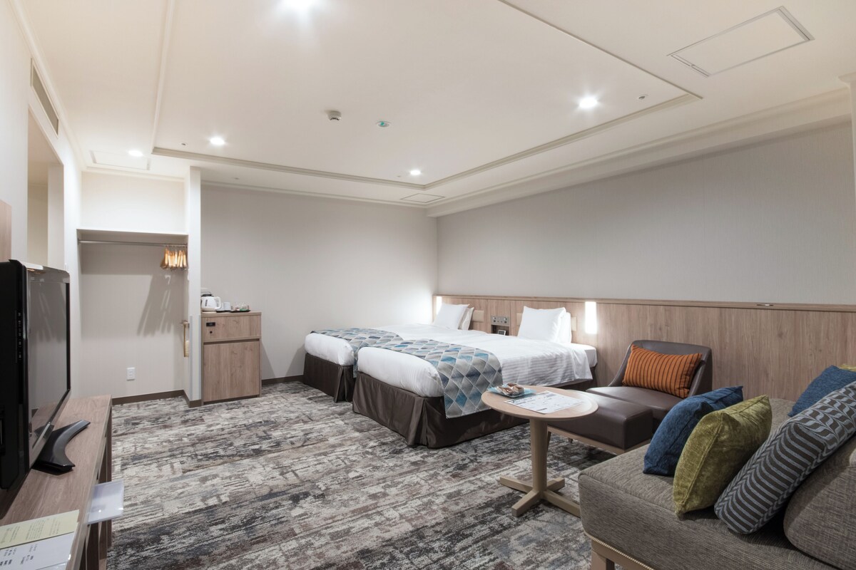 Superior Room, Non Smoking (Main Tower) | In-room safe, desk, WiFi (free), bed sheets