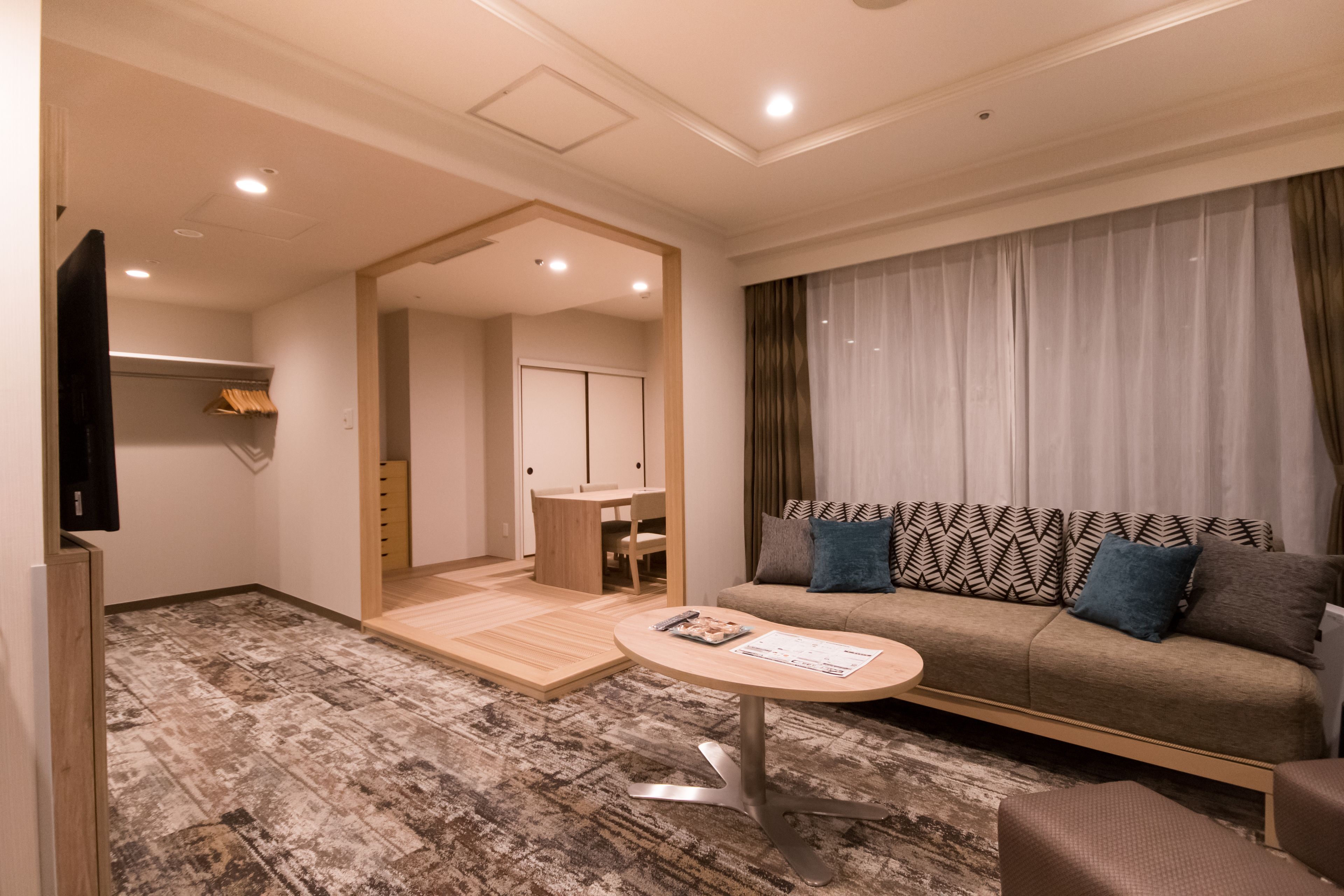 Deluxe Suite, Non Smoking, Corner (Main Tower)