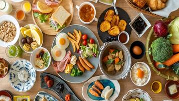 Daily buffet breakfast (JPY 2300 per person)